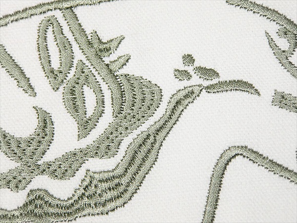 [６０％OFF 定価 2678円 B級品] Gripsholm(グリプスフォルム)ダーラナホース NEWデザインクッションカバー ホワイト＆グレーホース 刺繍 写真3
