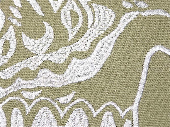 [６０％OFF 定価 2678円 B級品] Gripsholm(グリプスフォルム)ダーラナホース NEWデザイン クッションカバー ベージュ＆ホワイトホース 刺繍 写真3