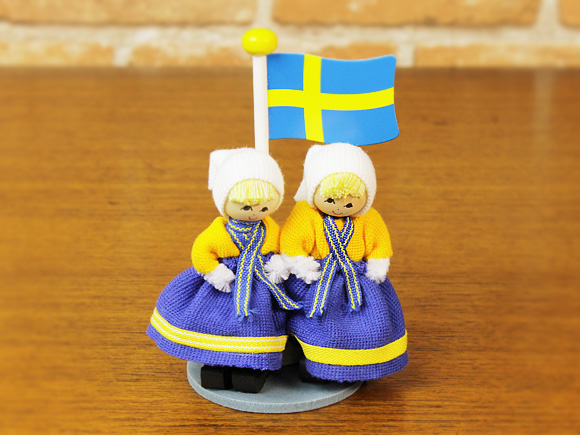 ５０％OFF 定価 2800円 在庫処分セール品] 北欧の人形 スウェーデンの女の子 画像大1