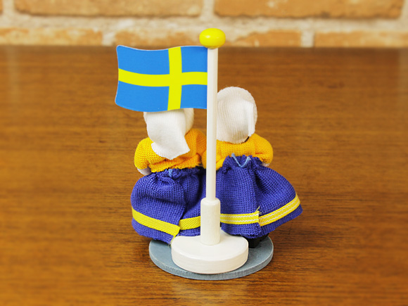 ５０％OFF 定価 2800円 在庫処分セール品] 北欧の人形 スウェーデンの女の子 画像大2