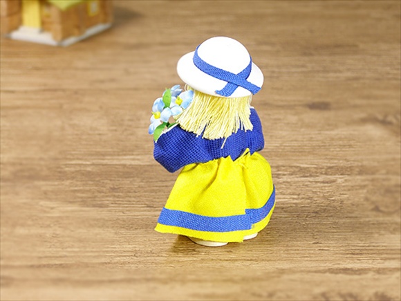 [４０％OFF 定価 2150円 在庫処分セール品] Butticki社製 北欧の人形 白い帽子の女の子 画像大2