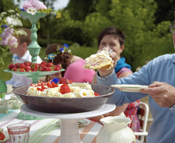 北欧スウェーデンの夏至祭 食事