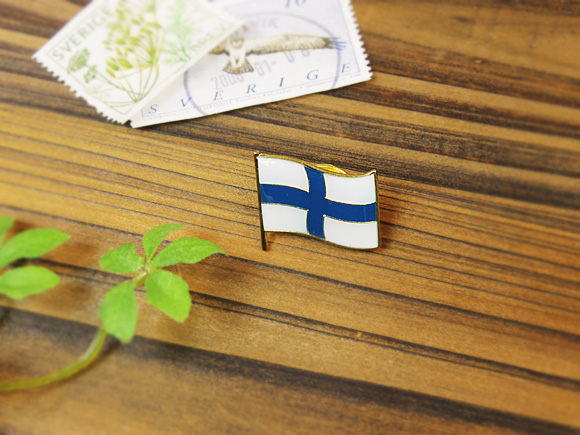 [５０％OFF 定価 600円 アウトレット] フィンランド国旗のミニピンバッジ 画像大1