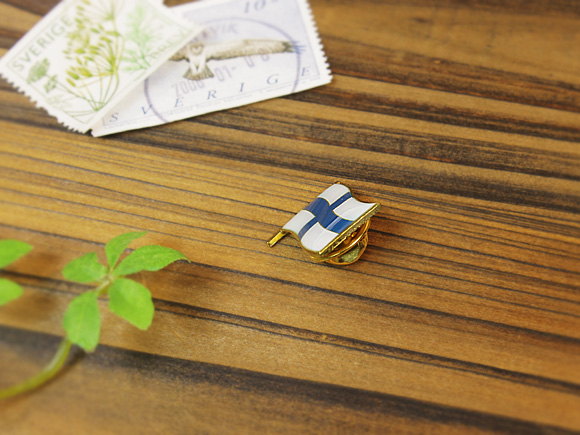 [５０％OFF 定価 600円 アウトレット] フィンランド国旗のミニピンバッジ 画像大3