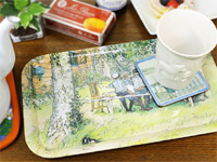 [４０％OFF 定価 1850円 在庫処分セール品]  スウェーデン トレイ Carl Larsson カール・ラーション Breakfast under the big birch 大きな白樺の木の下での朝食