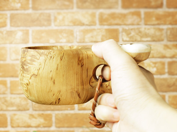 Pahkataide パッカタイデ｜ククサ(kuksa) ヴィサコイブ(visakoivu)カーリーバーチ｜トナカイの絵柄角飾り-001｜1つ穴ハンドル 160cc 画像大7