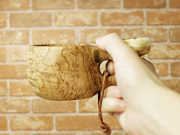 Pahkataide パッカタイデ｜ククサ(kuksa) ヴィサコイブ(visakoivu)カーリーバーチ｜ヘラジカ/ムースの絵柄角飾り-001｜1つ穴ハンドル 160cc 画像大7