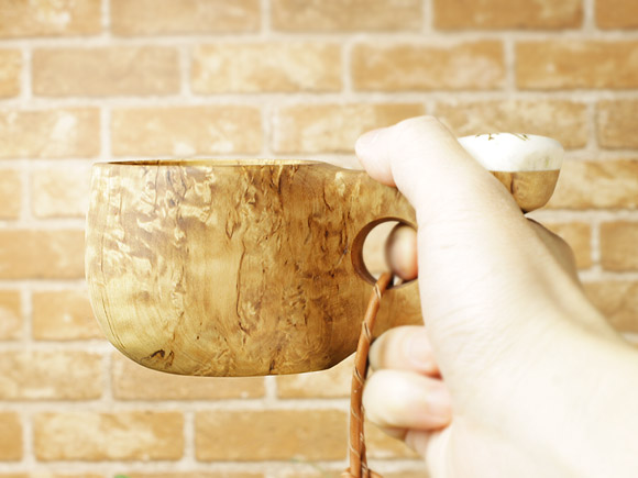 Pahkataide パッカタイデ｜ククサ(kuksa) ヴィサコイブ(visakoivu)カーリーバーチ｜バード(ライチョウ)の絵柄角飾り-001｜1つ穴ハンドル 160cc 画像大7