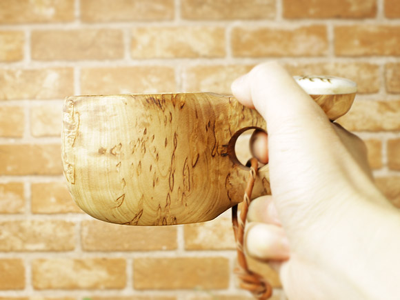 Pahkataide パッカタイデ｜ククサ(kuksa) ヴィサコイブ(visakoivu)カーリーバーチ｜バード(ライチョウ)の絵柄角飾り-002｜1つ穴ハンドル 160cc 画像大7