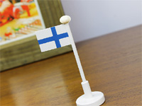 Larssons Tra（ラッセントレー）北欧インテリア雑貨 フィンランド 国旗ウッドスタンド Sサイズ